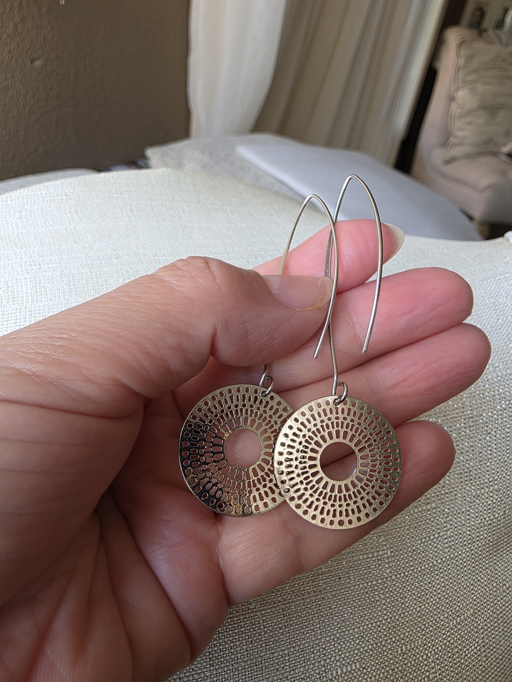 Takobia geometric dangle earrings - Picture 7 of 11